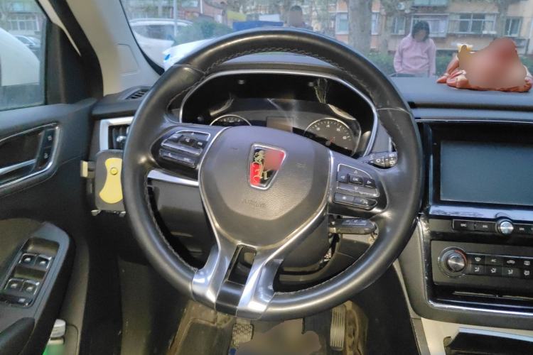 Used Roewe RX5 2016 Revised Version 20T Two-Wheel Drive Manual Transmission Luxury Edition
