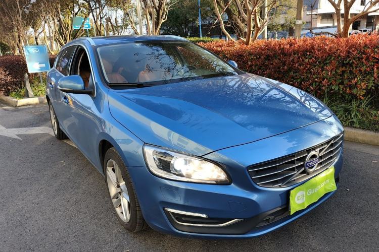 Used Volvo V60 2017 T5 Zhiya Edition China V Standard Front Right 45 Deg