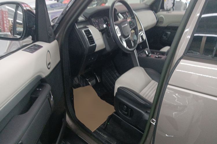 Used Land Rover Discovery 2023 Revised Version 360 PS R-Dynamic S Driver Seat