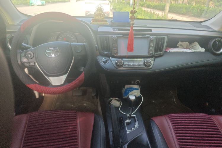 Used Toyota RAV4 2013 2.5L Automatic 4x4 Elite Edition Center Console