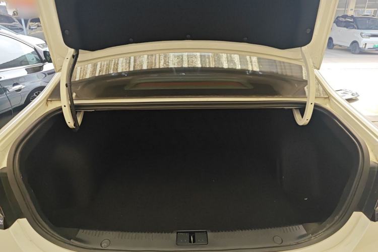 Used Roewe i6 MAX New Energy 2022 EV 500 Grand Touring Edition with Sunroof
