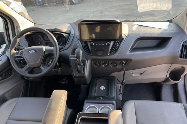 Used Ford Transit 2019 2.0T Gasoline Automatic Business & Travel Version Mid-Drive Mid-Roof 9-Seater China VI Standard
