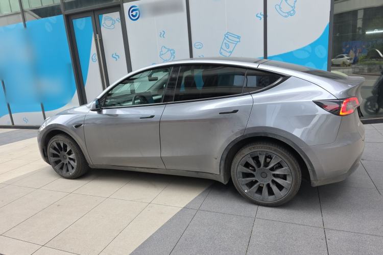 Used Tesla Model Y 2024 Long-Range All-Wheel-Drive Version