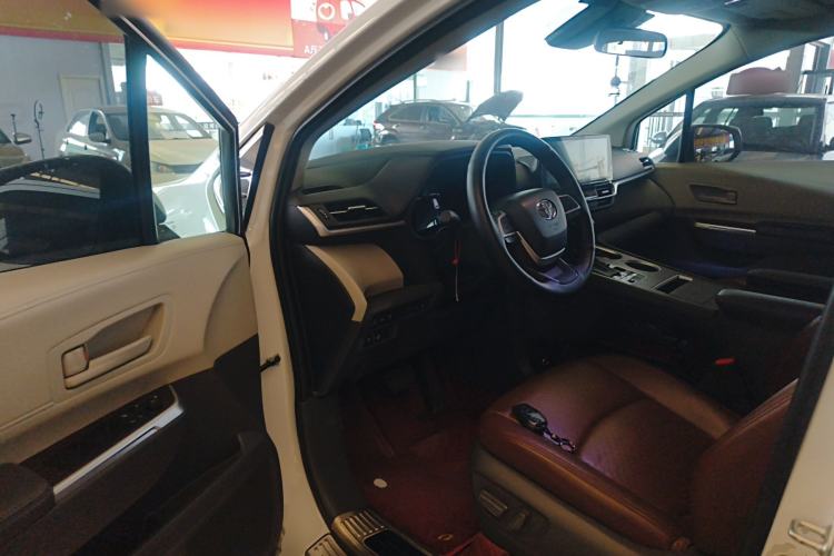 Used Toyota SIENNA 2023 2.5L Hybrid Comfort Edition Driver Seat