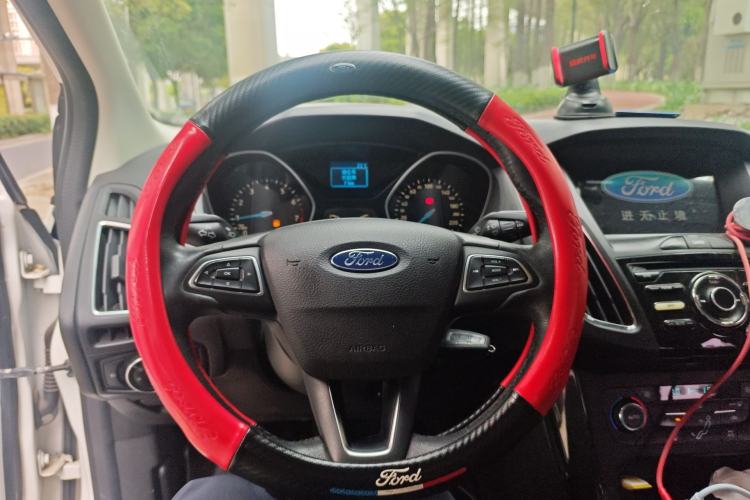 Used Ford Focus 2017 Hatchback EcoBoost 125 Manual – Ultra-Performance Style SmartDrive Edition