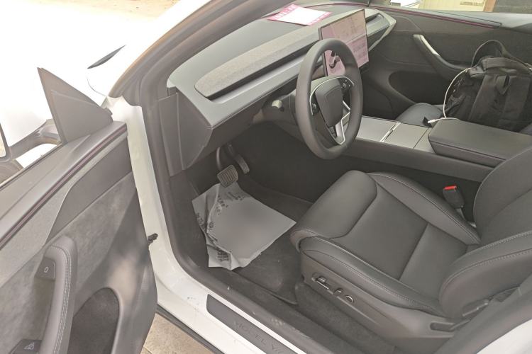 Used Tesla Model Y L 2025 Model Long-Range All-Wheel-Drive Version
