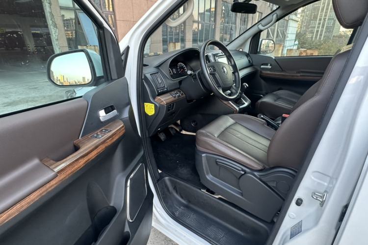 Used FORTHING Lingzhi PLUS 2021 2.0L Manual Luxury 9-Seater