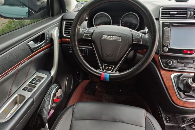 Used Haval H6 2015 Revised Version Sport Edition 1.5T Manual Transmission Two-Wheel Drive Elite Grade
