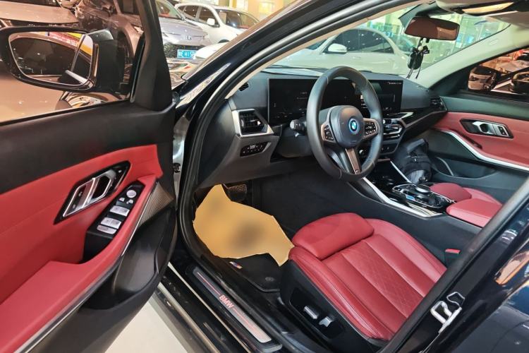 Used BMW i3 2022 eDrive 35 L
