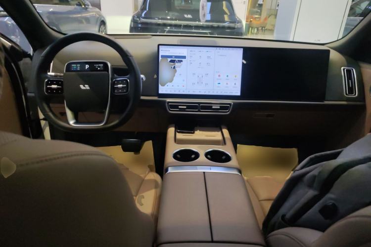 Used Li Auto L8 2025 Ultra Smart Refreshed Edition
