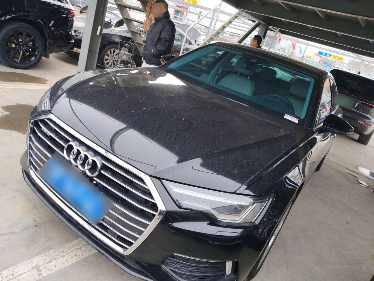 Под передней частью автомобиля