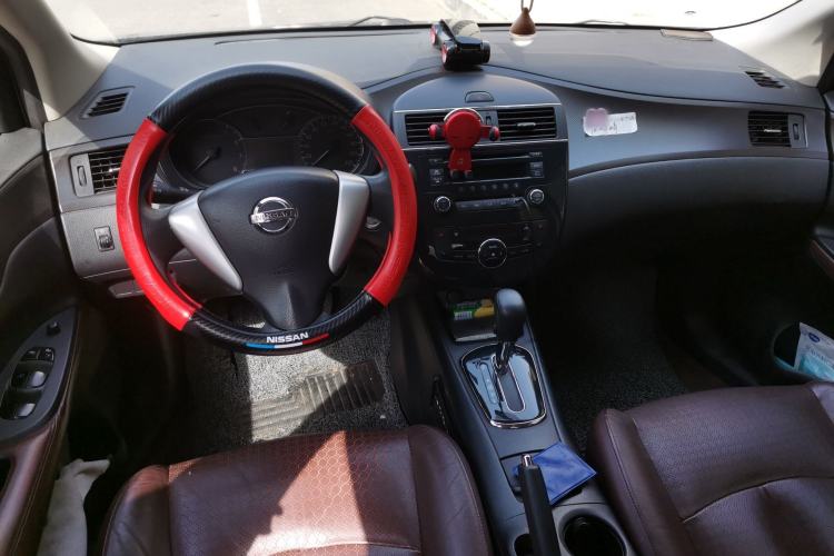 Used Nissan Tiida 2013 1.6L CVT Cool Cafe Edition Center Console