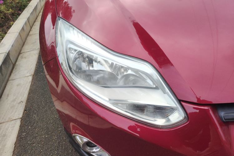 Used Ford Focus 2012 Sedan 1.6L Manual Comfort Model
