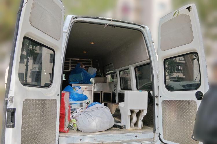 Used JMC Fushun 2023 2.0T Manual Diesel Long-Wheelbase High-Roof Business Van with Dual Rear Tires 6–9 Seats
