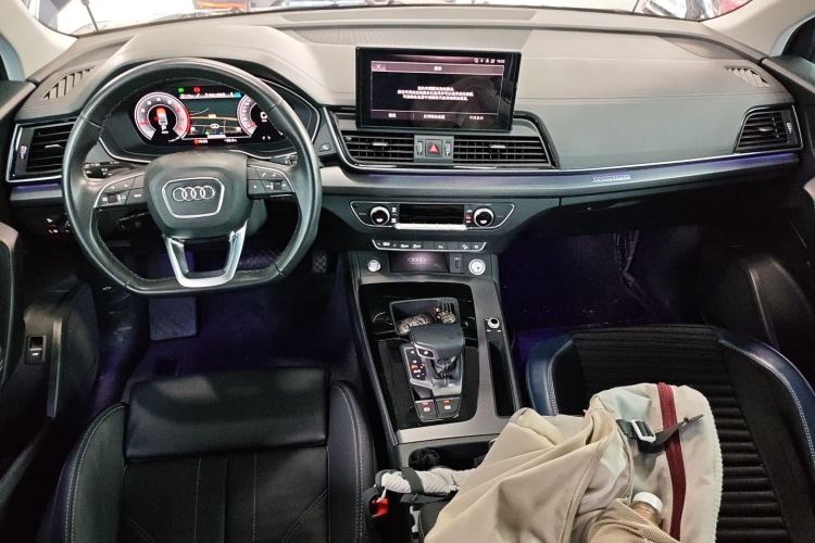 Used Audi Q5L 2022 40T Fashionable and Dynamic Model Center Console