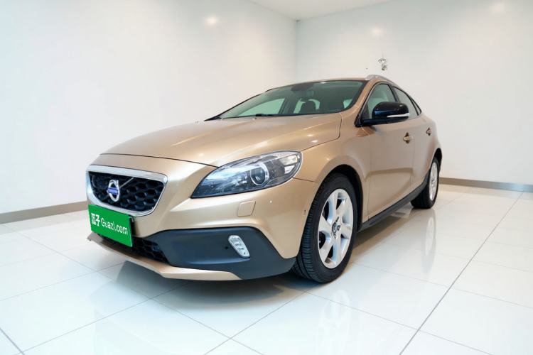Used Volvo V40 2014 Cross Country T5 AWD Smart Luxury Edition
