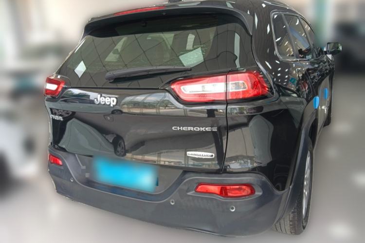 Used Jeep Cherokee 2016 2.0L Superior Edition
