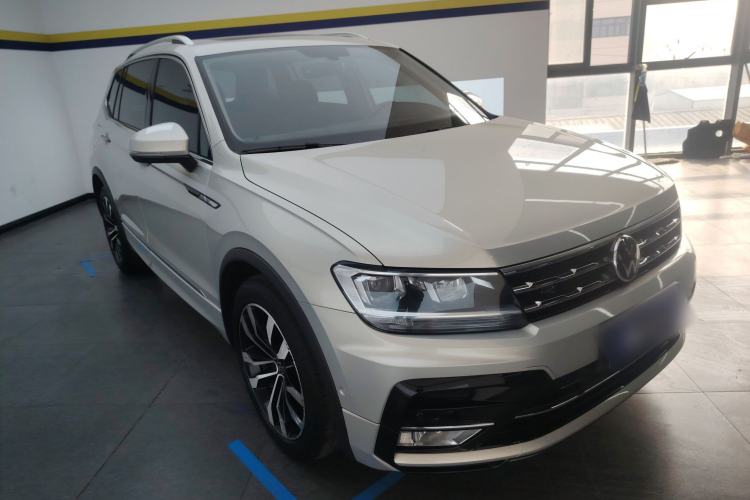 Used Volkswagen Tiguan L 2021 330TSI Automatic Two-Wheel Drive R-Line Enhanced Edition Front Right 45 Deg