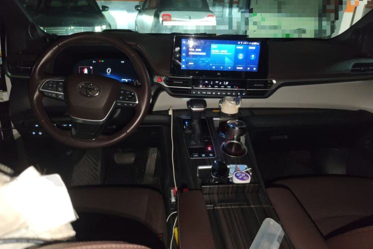 Used Toyota Granvia 2023 2.5L Hybrid Flagship VIP Edition Center Console