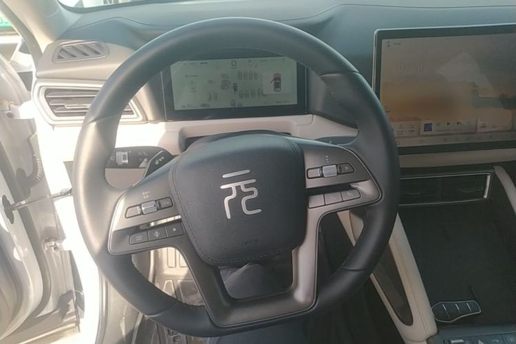 Used BYD Yuan UP 2025 Intelligent Driving Version 401 KM Dynamic Edition Steering Wheel