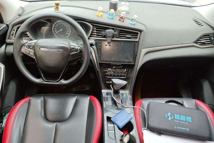 Used Venucia D60 2020 1.6L XL CVT Enjoyment Edition Center Console