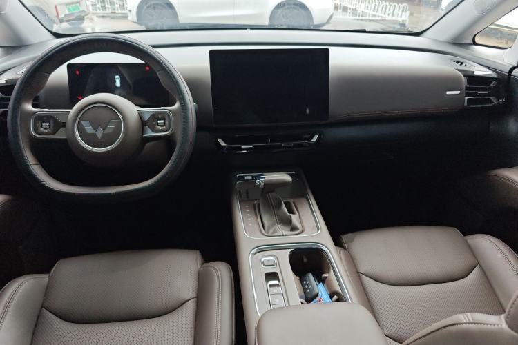 Used Wuling 730 2025 Model 1.5T CVT Elite Edition Center Console
