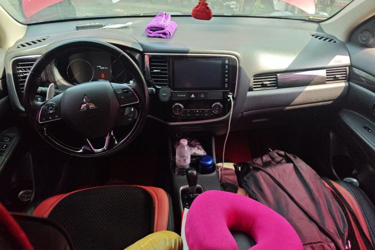 Used Mitsubishi Outlander 2016 2.4L 4x4 Elite Edition 5 Seats Center Console