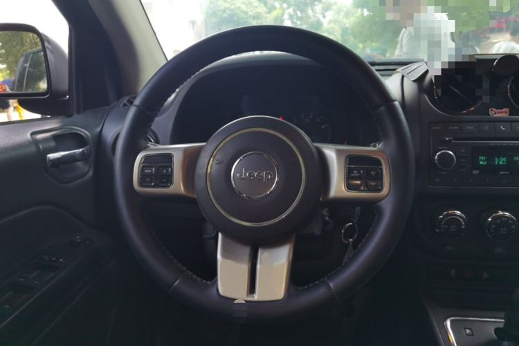 Used Jeep Compass 2012 2.4L four-wheel-drive sport version