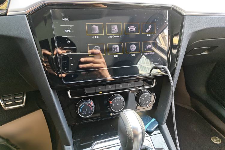 Used Volkswagen Magotan 2023 2 Million Units Limited-Edition 280TSI DSG Comfort Version Audio And AC Panel