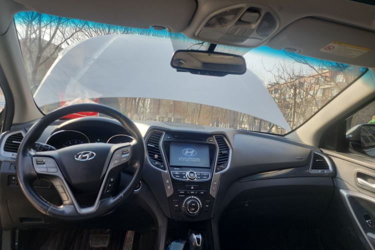 Used Hyundai Santa Fe 2015 2.0T Automatic Two-Wheel Drive Smart Version 5 Seats