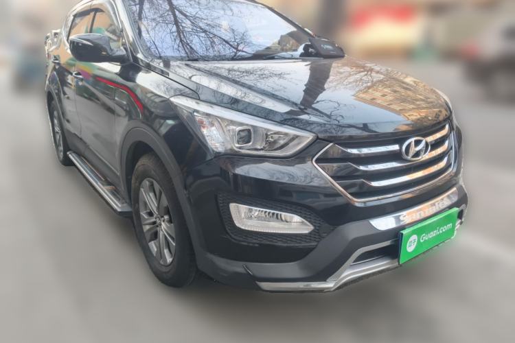Used Hyundai Santa Fe 2013 2.4L Automatic 4x4 Comfort Edition Front Right 45 Deg