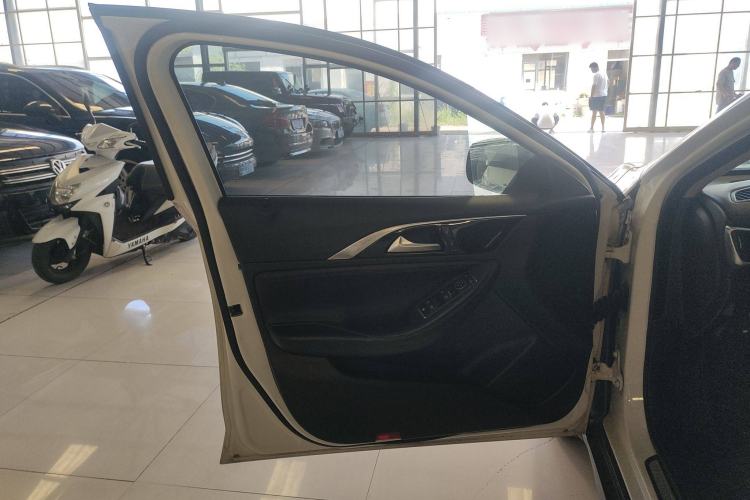 Used Infiniti QX30 2017 1.6T Two-Wheel-Drive Sport Edition
