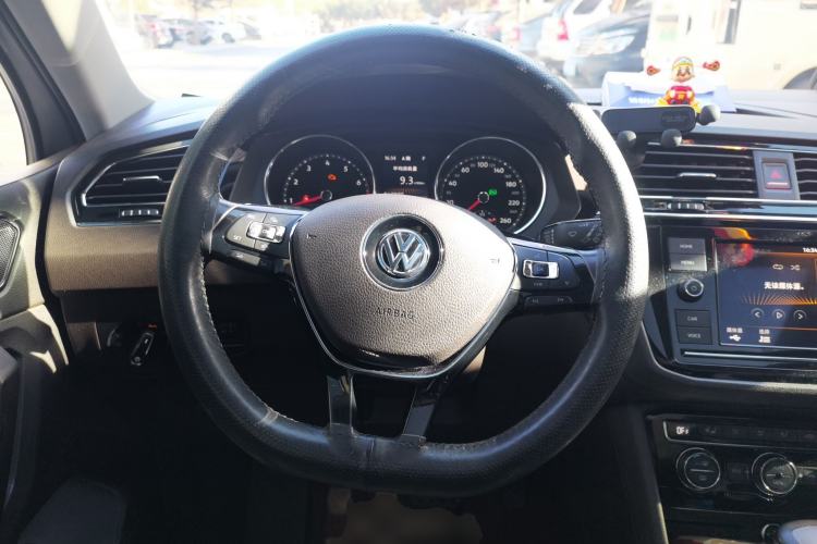 Used Volkswagen Tiguan L 2018 Facelift 330TSI Automatic Two-Wheel Drive Luxury Edition Steering Wheel