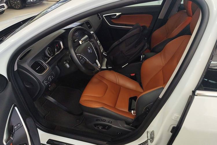 Used Volvo V60 2017 T5 Zhiyi Edition China V Standard