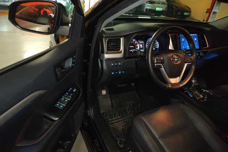Used Toyota Highlander 2018 2.0T Four-Wheel Drive Supreme Edition 7-Seater China VI Driver Seat