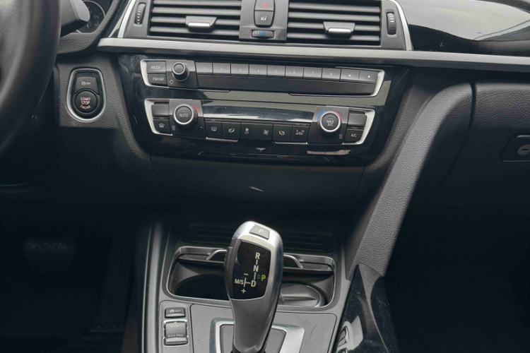 Used BMW 3 Series 2018 318i
