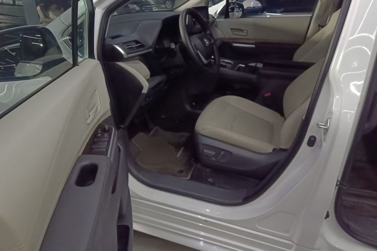 Used Toyota SIENNA 2023 2.5L Hybrid Comfort Edition Driver Seat