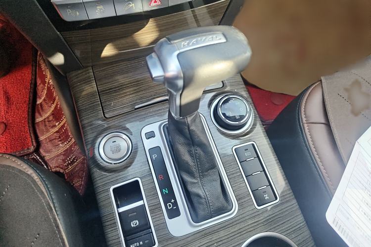 Used Haval H9 2016 2.0T Four-Wheel Drive Luxury 7-Seater Gear Lever