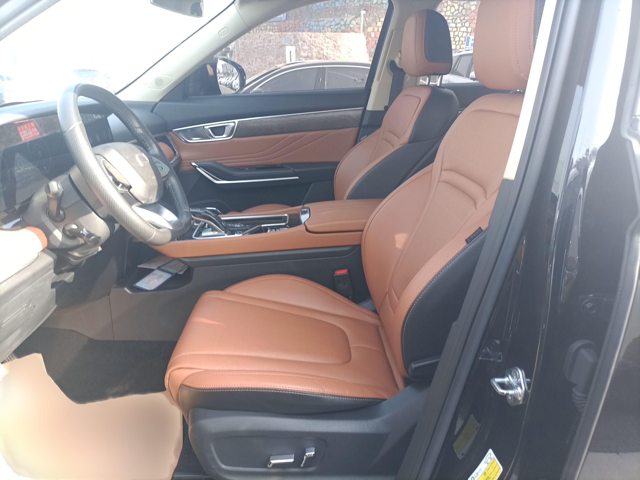 المقاعد الأمامية داخل السيارة