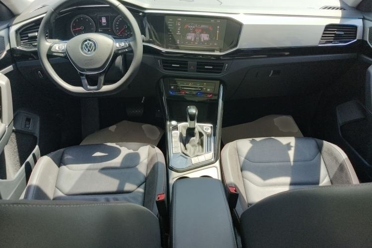 Used Volkswagen Tayron 2022 280TSI Two-Wheel Drive Luxury Smart Connectivity Version Center Console