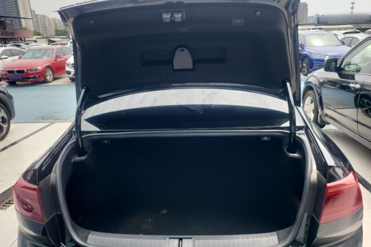 Used Volkswagen Magotan 2023 2 Million Units Commemorative Edition 330TSI DSG Luxury Version Trunk