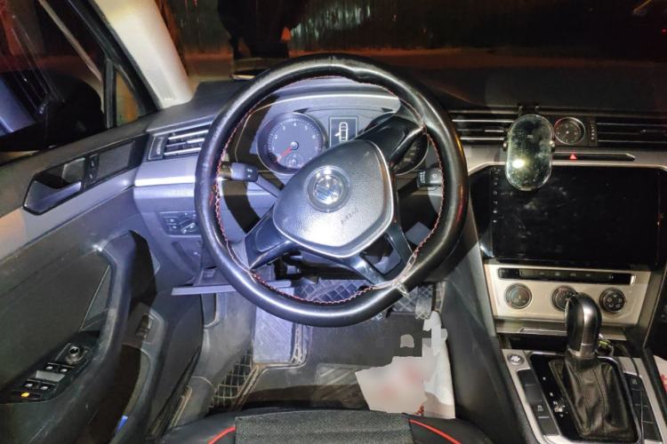 Used Volkswagen Magotan 2017 280TSI DSG Comfort Model Steering Wheel