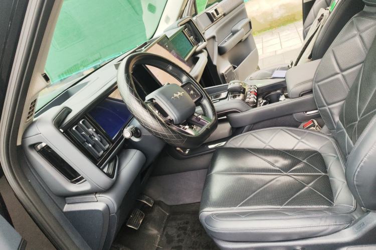 Used Formula Leopard 5 2023 Navigator Edition
