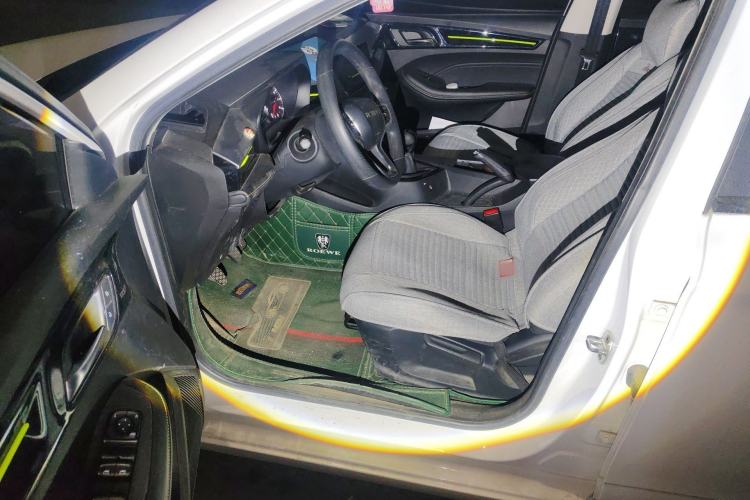 Used Roewe i5 2021 1.5L Manual Platinum Edition