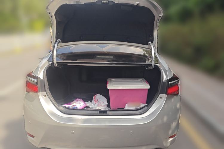 Used Toyota Corolla 2016 Dual-Engine 1.8L E-CVT Elite Edition
