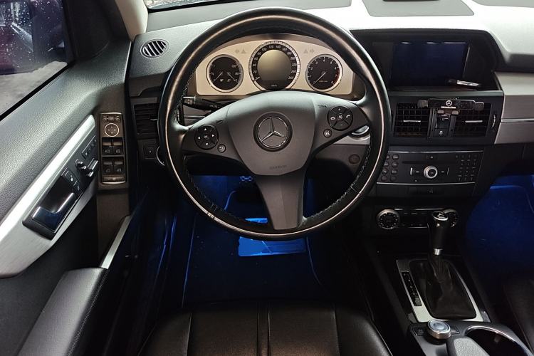 Used Mercedes-Benz GLK-Class 2011 GLK 300 4MATIC Luxury Model Steering Wheel