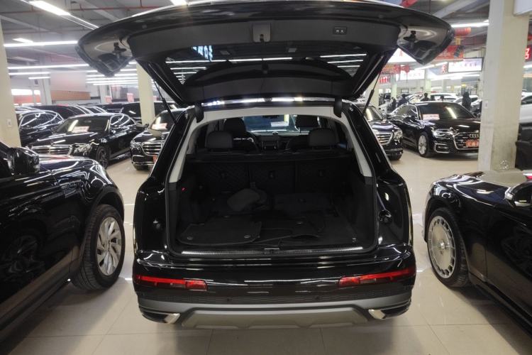 Used Audi Q7 2023 45 TFSI quattro S line Sport model