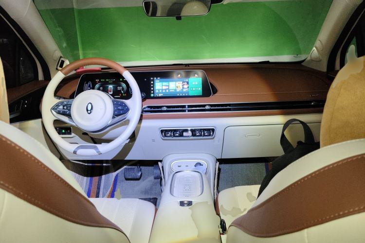 Used ORA Good Cat 2023 401 km Standard Range Prestige Version Lithium Iron Phosphate Center Console