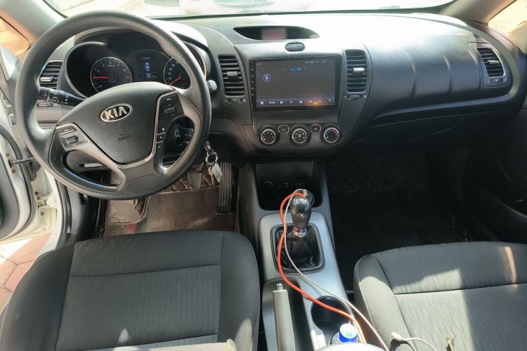 Used Kia K3 2015 1.6L Manual GL Center Console