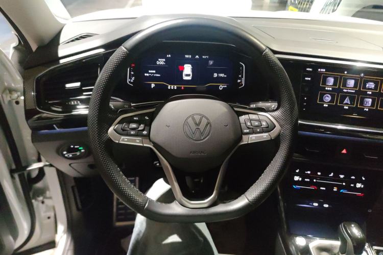 Used Volkswagen Tayron X 2020 330TSI Two-Wheel Drive Luxury Smart Connectivity Version Steering Wheel